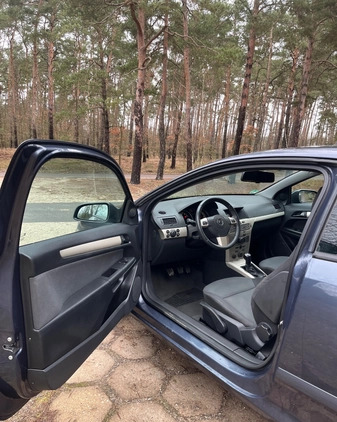 Opel Astra cena 12900 przebieg: 190700, rok produkcji 2007 z Małogoszcz małe 277